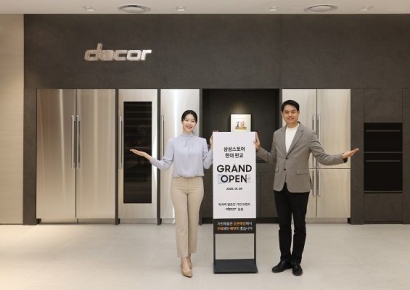 삼성스토어, '데이코' 입점과 '114형 초대형 마이크로 LED' 전시로 프리미엄 고객 체험 강화