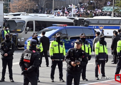 [포토] 윤석열 차량 서부지법 도착