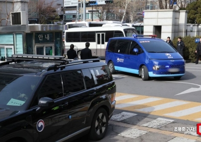[포토] 서부지법 도착한 윤석열 대통령 호송차량