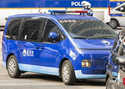 [포토] 윤석열 대통령 호송차량 서부지법 도착