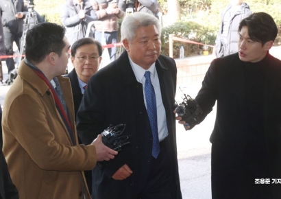 [포토] 법정 향하는 김홍일 변호사