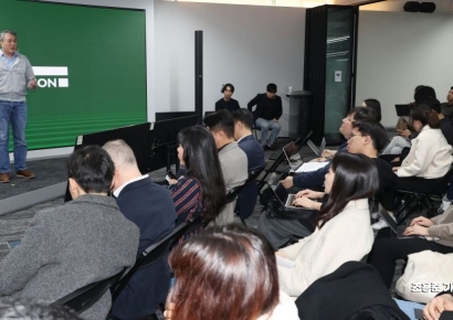 [포토] 기업설명하는 오진환 신티아 대표