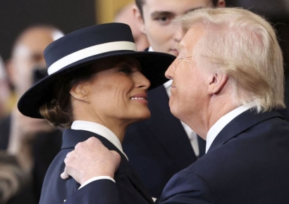 멜라니아 '밈 코인' 나오자 시총 12조 껑충…"돈 밝힌다" 입길