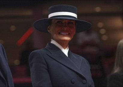 멜라니아 취임식 패션 화제…디자이너에 '눈길'