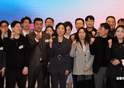 [포토] CES 혁신상 수상 기업인 만나는 오영주 장관