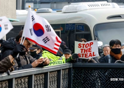 [포토] 탄핵 반대 촉구하는 윤 대통령 지지자들