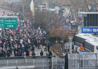 [포토] 탄핵 반대 집회 이어가는 윤 대통령 지지자들