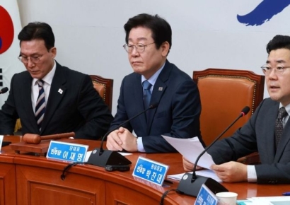 [포토] 박찬대 “내란 특검법 거부는 경제 나락 보내자는 것”