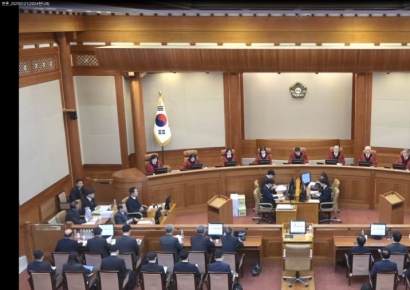 헌재 "문형배 대행, 이재명 모친상 문상 '사실 무근'"…권성동 주장에 반박