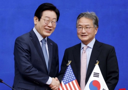 [포토] 이재명, 조셉 윤 미국대사대리에 "한미관계 발전 함께 노력"