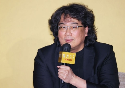 봉준호 "BTS·오징어게임의 나라서 계엄 나오니 황당해하더라"