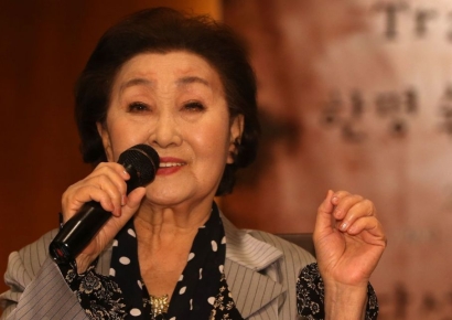 '노오란 샤쓰의 사나이' 부른 가수 한명숙 별세…향년 90세 