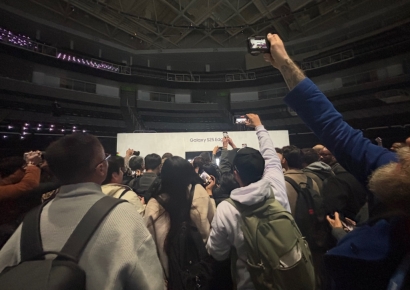 애플에 두께 싸움 선제공격…초슬림 '갤럭시 S25 엣지' 공개에 환호