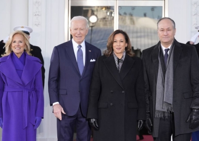 바이든 "세계인·미국인 백악관서 안정 찾길"…트럼프 "영감 주는 좋은 편지"