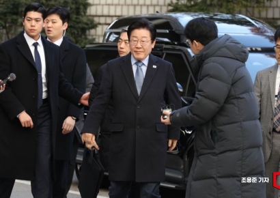 [포토] '공직선거법 위반' 항소심 첫 재판 출석하는 이재명