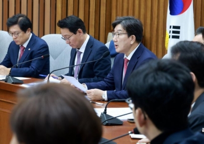 [포토] 권성동 "이재명, '정치적 자아분열' 신년회견 한 줄도 못 믿어"