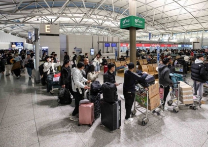 [포토] 발권 기다리는 여행객들