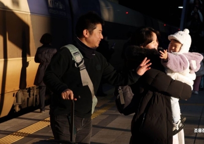 [포토] '할머니 조금만 기다리세요'