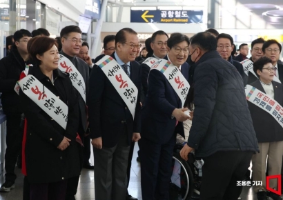 [포토] 귀성인사하는 권영세 국힘 위원장