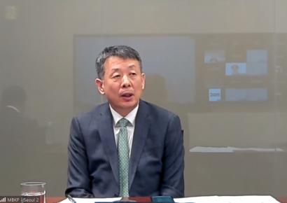 MBK "어제 주총은 불법…최윤범 일가 형사고발"