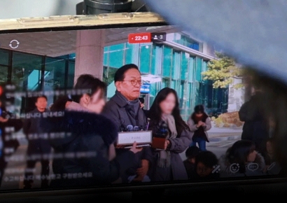 "9시 뉴스 말고 유튜브 봐야해"…우리는 왜 뉴스를 믿지 않는가[유튜브와 확증편향] 