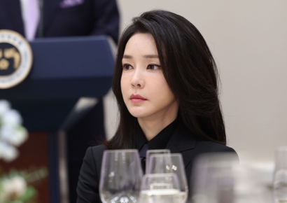 '명태균 의혹' 김건희 여사, 검찰청서 첫 조사 받나…檢, 정식 소환 통보