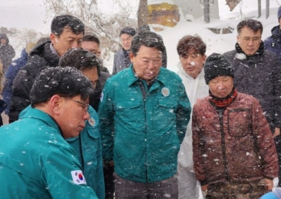 오성환 당진시장, 폭설 피해 축산농가 방문