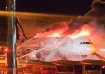 [속보]김해공항서 에어부산 항공기 화재…소방당국, 대응 1단계 발령