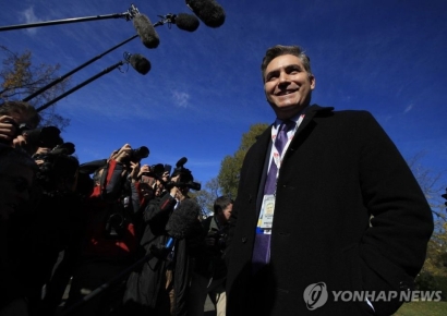 트럼프가 질문 무시한 CNN 앵커, 결국 퇴사 