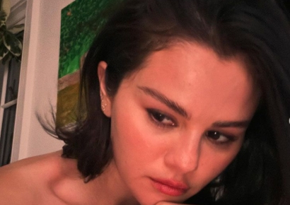 보수층 비난에 영상 삭제…"공격받고 있다" 카메라 앞에서 통곡한 女 가수