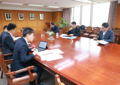 이복현 "딥시크 출현에 증시 변동성 커질 우려, 관리해야"