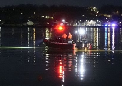 美워싱턴 인근서 여객기·軍헬기 충돌·추락…"수색구조 중"(상보)