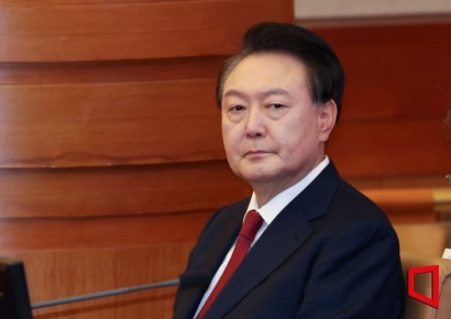 "尹 층간소음 제기에 방 옮겼다" 인터넷 글에…법무부 "사실무근"