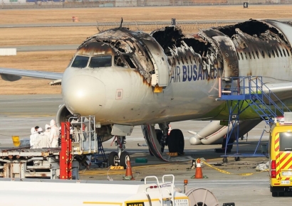 비행기 탈 땐 보조배터리 테이프로 감아야…수하물 규정 '재조명'