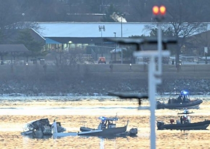 "충돌 당시 관제사 한 명만 근무"…美 여객기 사고 둘러싼 미스터리 세가지