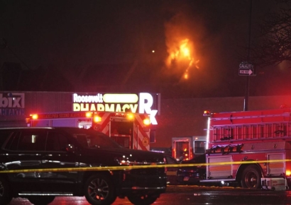 美필라델피아 번화가에 항공기 추락…거대 화염 솟구쳐