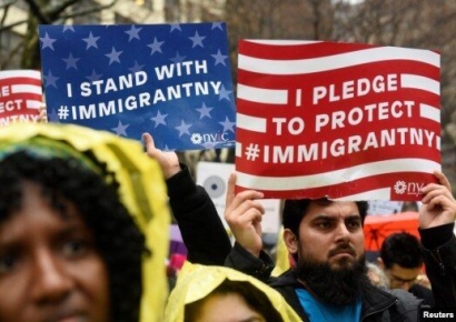 "아이스크림 트럭이 떴다"…똘똘 뭉쳐 불법체류 단속 피하는 美이민자들