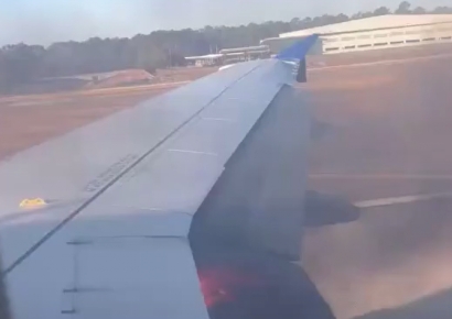 뉴욕 가려던 美 여객기서 화재…승객 104명 슬라이드로 긴급 대피