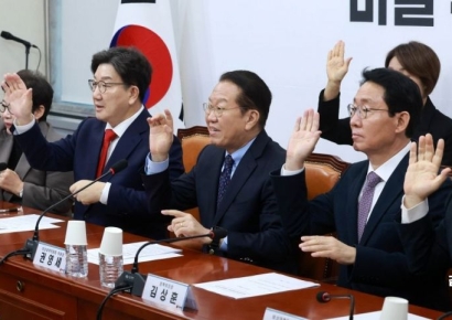 [포토] 수어로 인사하는 국민의힘