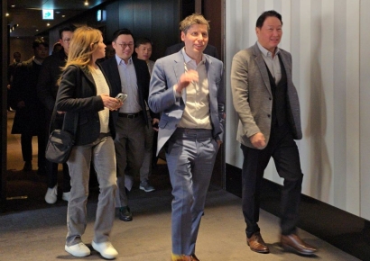 최태원 회장, 올트먼 오픈AI CEO와 만나… AI 협력 강화