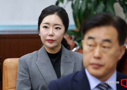 [포토] 내란혐의 국조특위…'노상원 단골' 무속인 출석