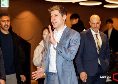 [포토] 손 흔드는 샘 올트먼 오픈AI 최고경영자
