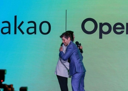 [포토] 포옹하는 샘 올트먼 최고경영자-정신아 대표