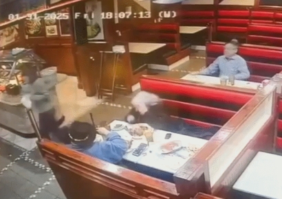 사고현장서 400m 떨어졌는데…식당 유리창 깨지고 모자도 날아가