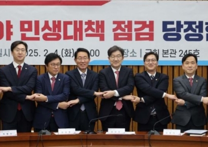 [포토] 경제 분야 민생대책 점검 위해 손잡은 당정