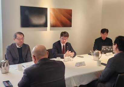 주택업계 만난 국토부 차관 "규제 풀테니 분양 차질없이 해달라"