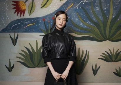 디올 2025 봄-여름 오뜨 꾸뛰르 패션쇼 참석한 디올 글로벌 앰버서더 지수 뷰티 룩 공개