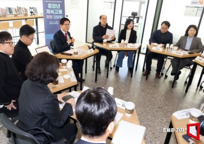 [포토] 중장년 계속고용 간담회 발언하는 김문수 장관