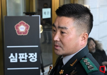 '현장 지휘' 707특임단장 "국회 봉쇄 지시 받아…유리 깨고 진입"