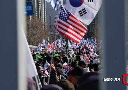 김윤 “尹 지지자들, 성조기 제발 그만…트럼프는 관심 없어”